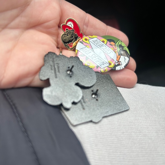 Assorted Bundle of Pins - Picture 4 of 5